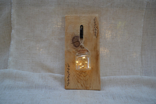 Pieza Decorativa de Madera con Botecito de Cristal y Luces LED Colgante | Kimori Arts