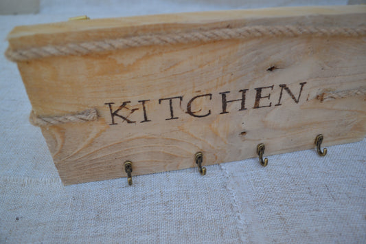 Colgador de Cocina Artesanal de Madera "KITCHEN"