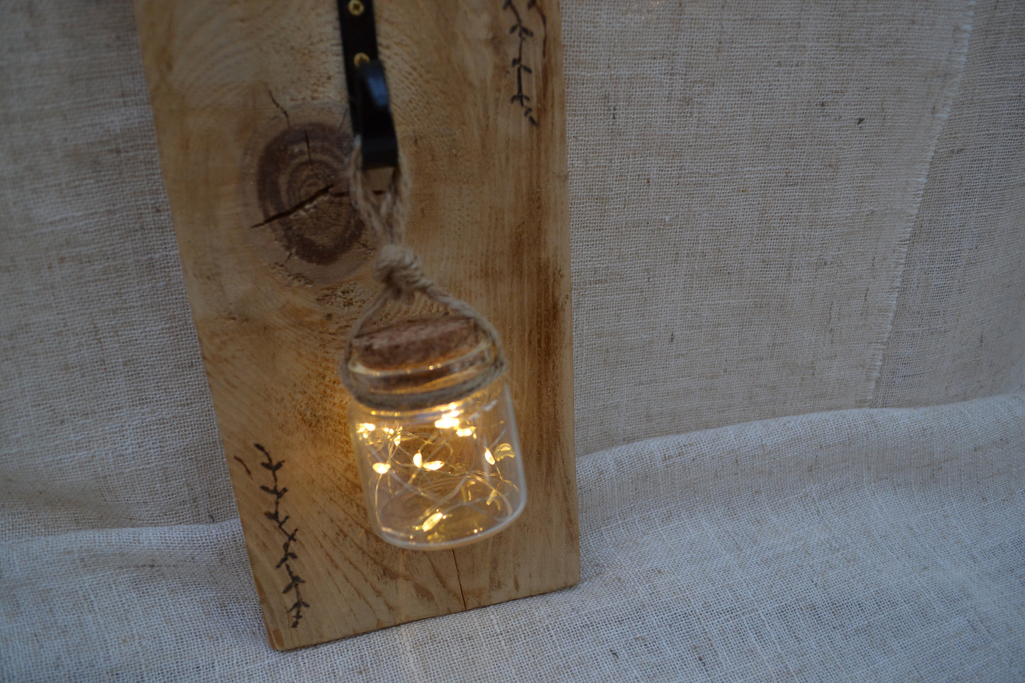 Colgador de Pared Artesanal con Cuenco de Cristal Iluminado
